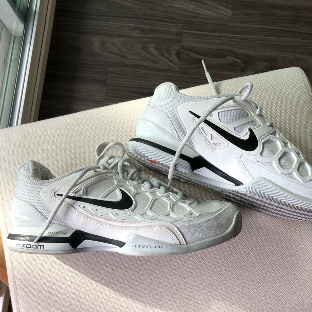 Nike Zoom Breath 2K11 court tennis shoes   Size 9.5